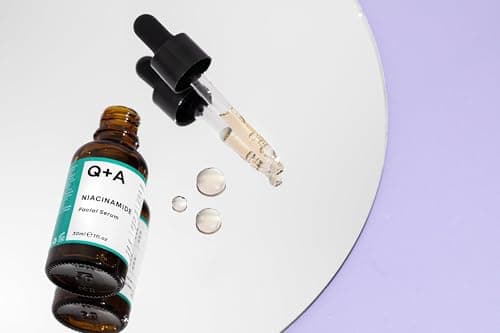 Azelainsäure-Serum Q+A mit porenminimierendem Zink-PCA & Antioxidantien für frische und glatte Haut (30ml)  
Azelainsäur